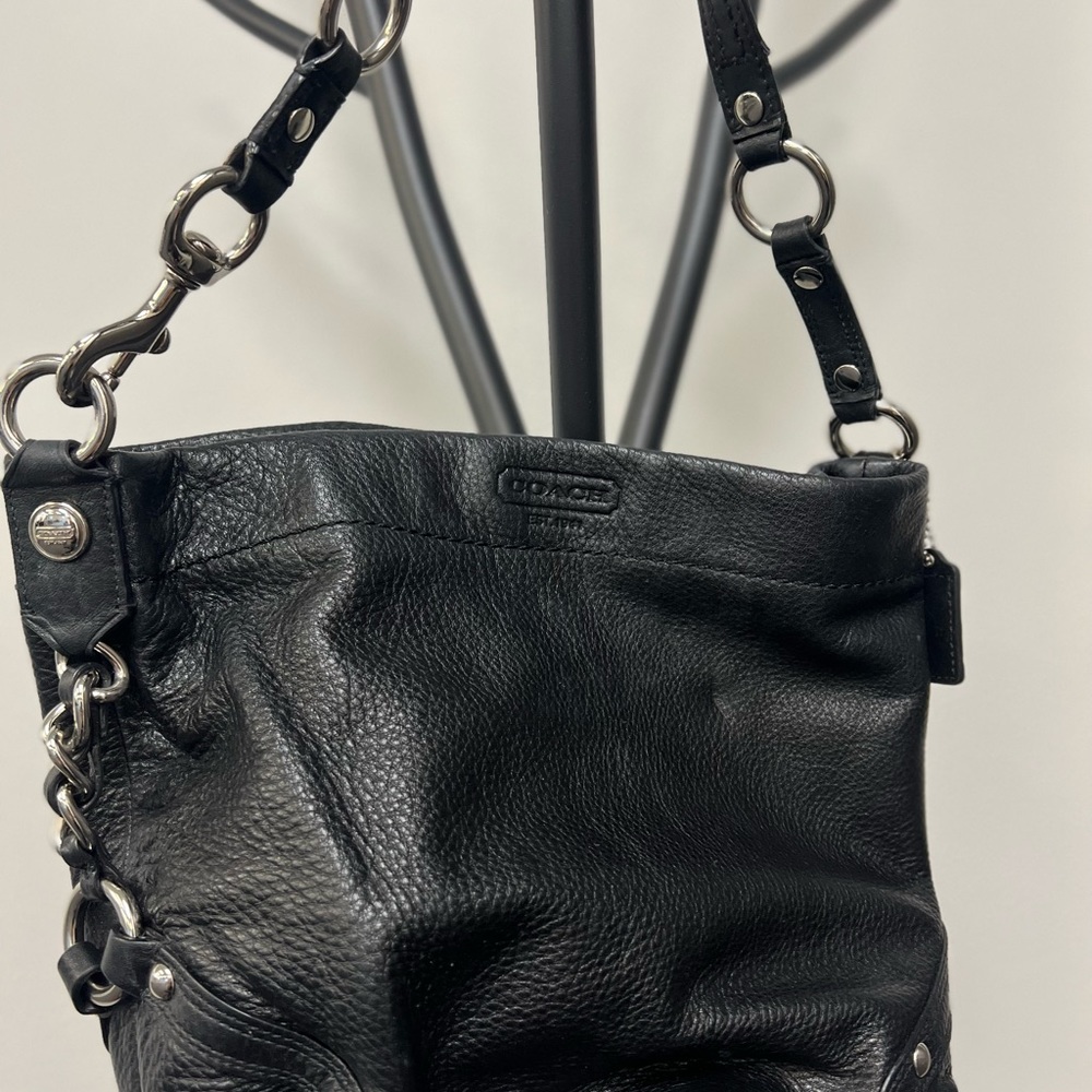 Small leather Coach purse, good condition.